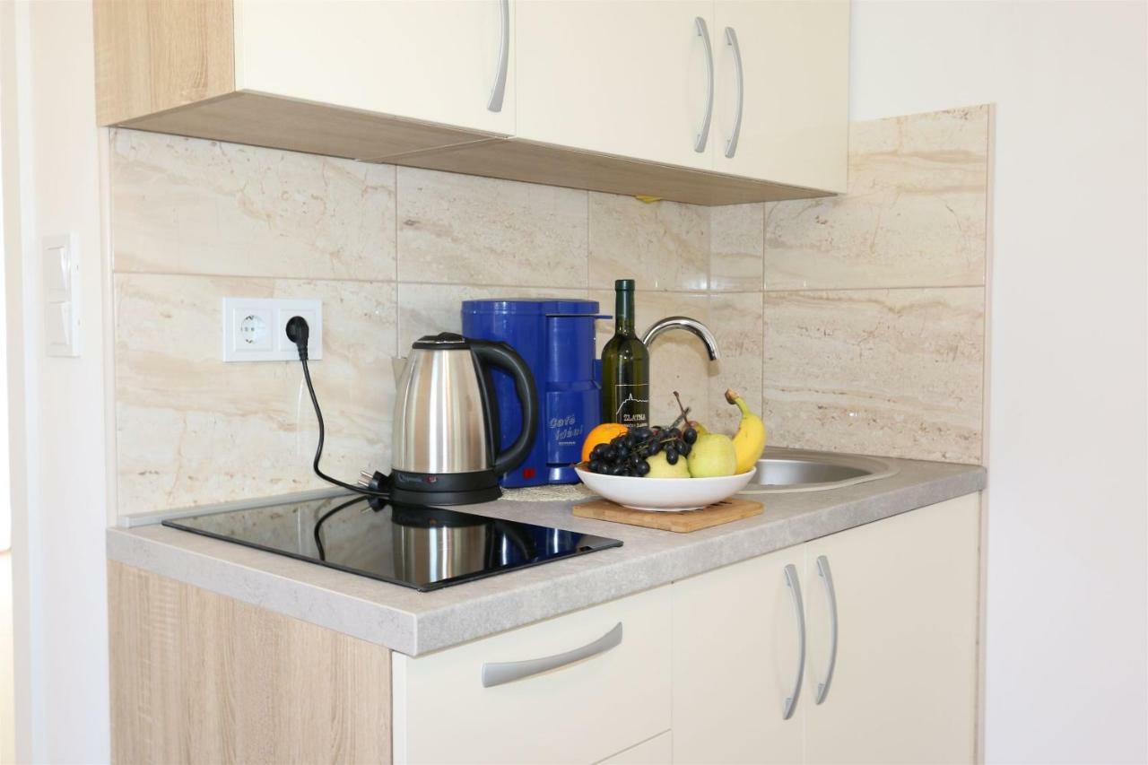 Apartments Maric-Hlapa Соліне Екстер'єр фото